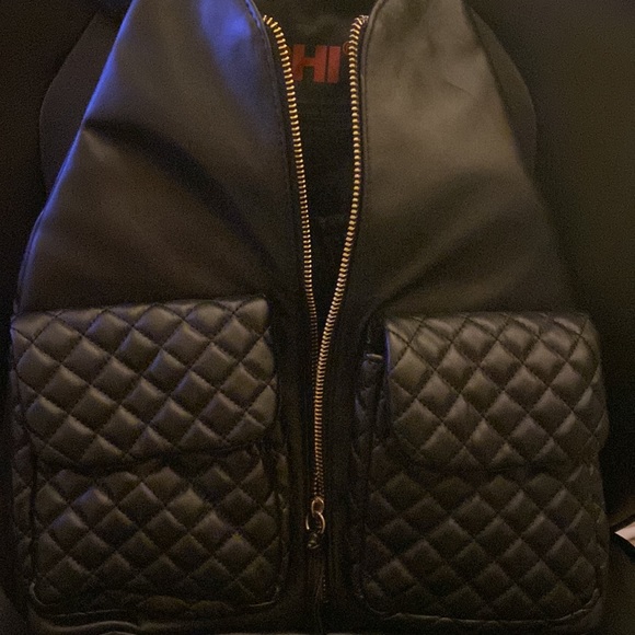 NWOT! CHI Quilted Travel Sling Bag Front Pockets Interior Elasticized Pouch - Picture 2 of 3